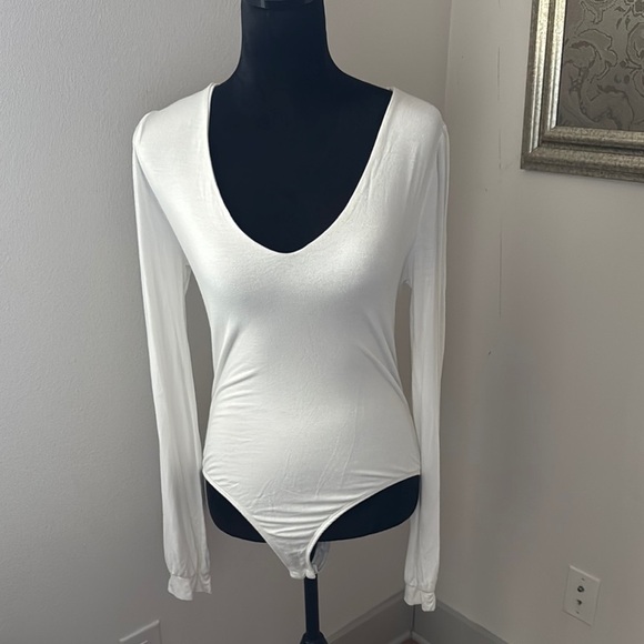 Lulus Tops - Lulus white long sleeves v cleavage bodysuit Sz‎ L French cut